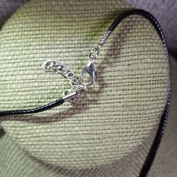 Silvertone leprechaun on black cord necklace - Picture 5 of 5